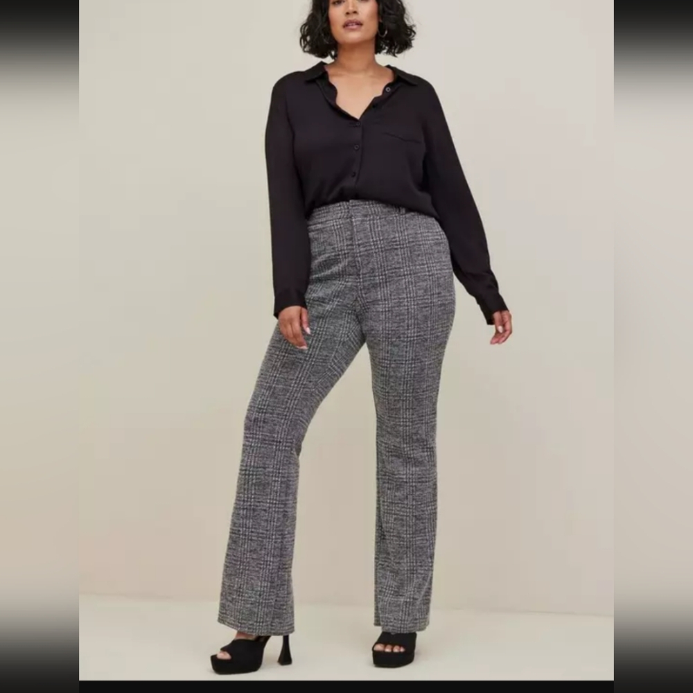 Boot Cut Studio Knit Pant Size 26 ( 4 4X )NWT by Torrid NEW